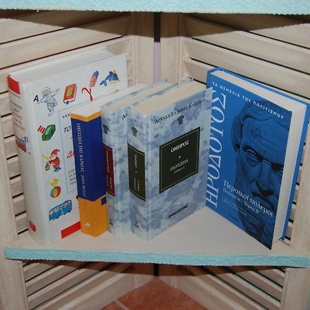 Luxury Traditional Room The Small Bookstore Kastro-Kyllini Exterior photo
