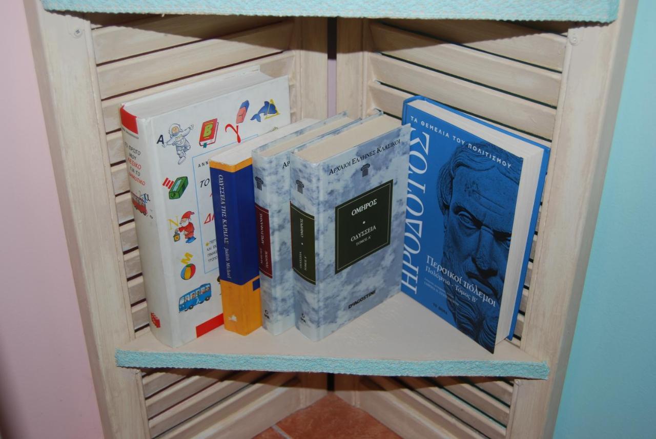 Luxury Traditional Room The Small Bookstore Kastro-Kyllini Exterior photo