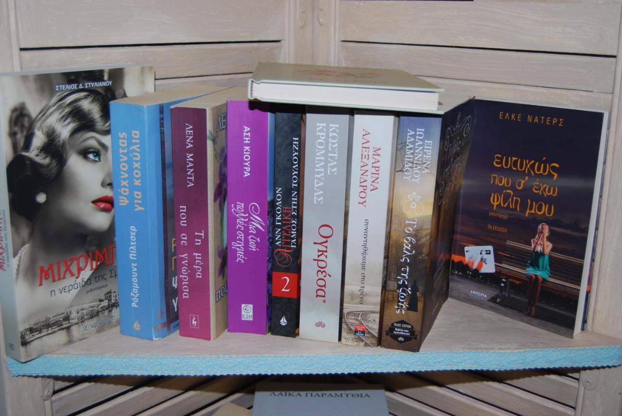 Luxury Traditional Room The Small Bookstore Kastro-Kyllini Exterior photo