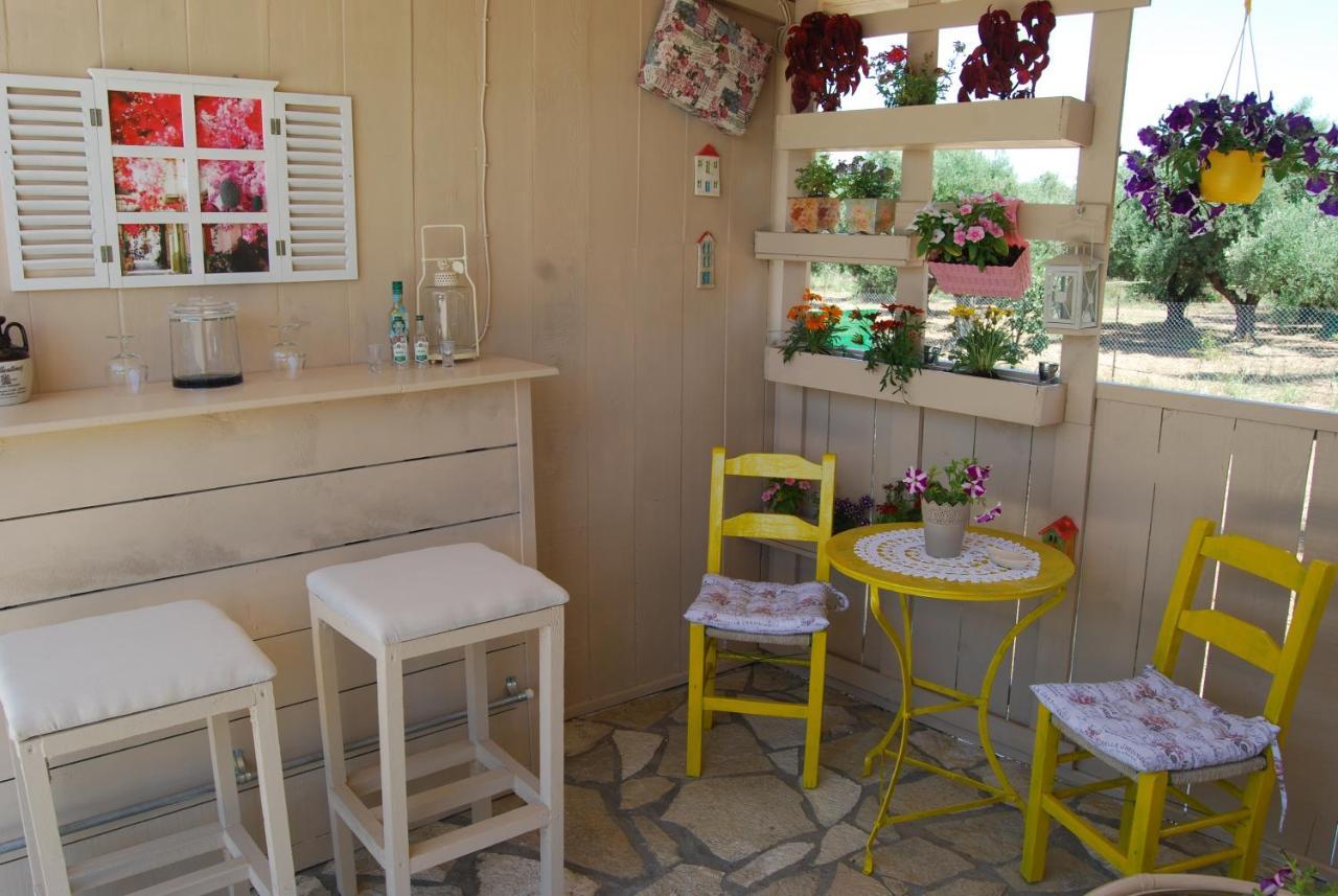 Luxury Traditional Room The Small Bookstore Kastro-Kyllini Exterior photo