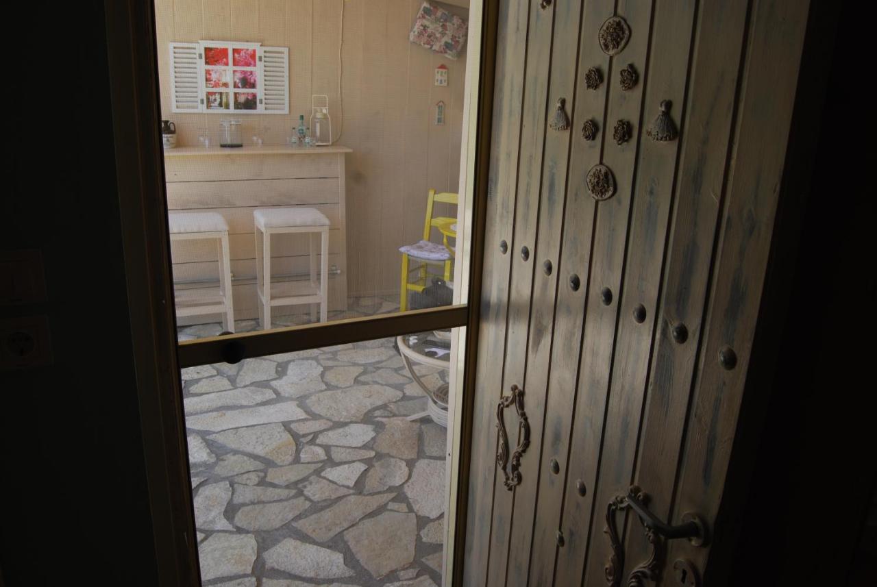 Luxury Traditional Room The Small Bookstore Kastro-Kyllini Exterior photo