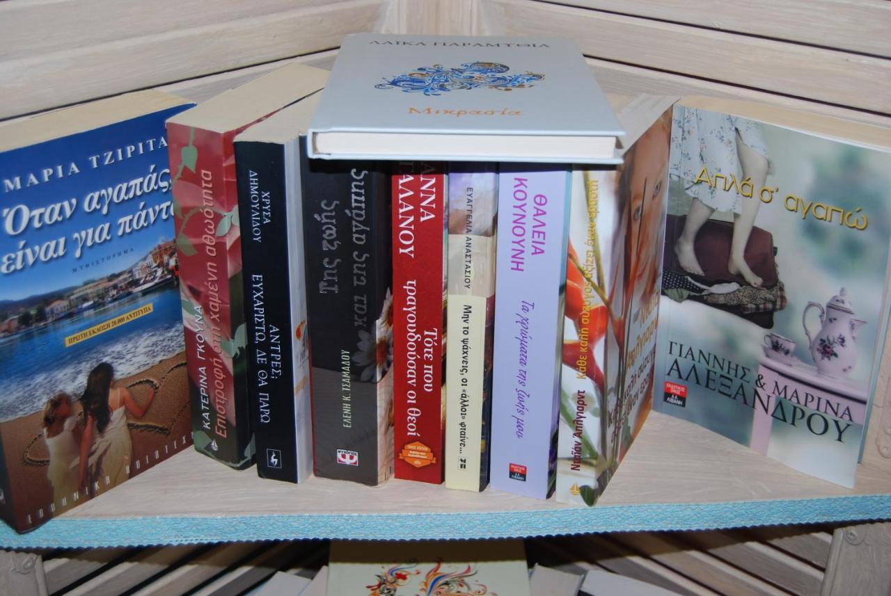Luxury Traditional Room The Small Bookstore Kastro-Kyllini Exterior photo