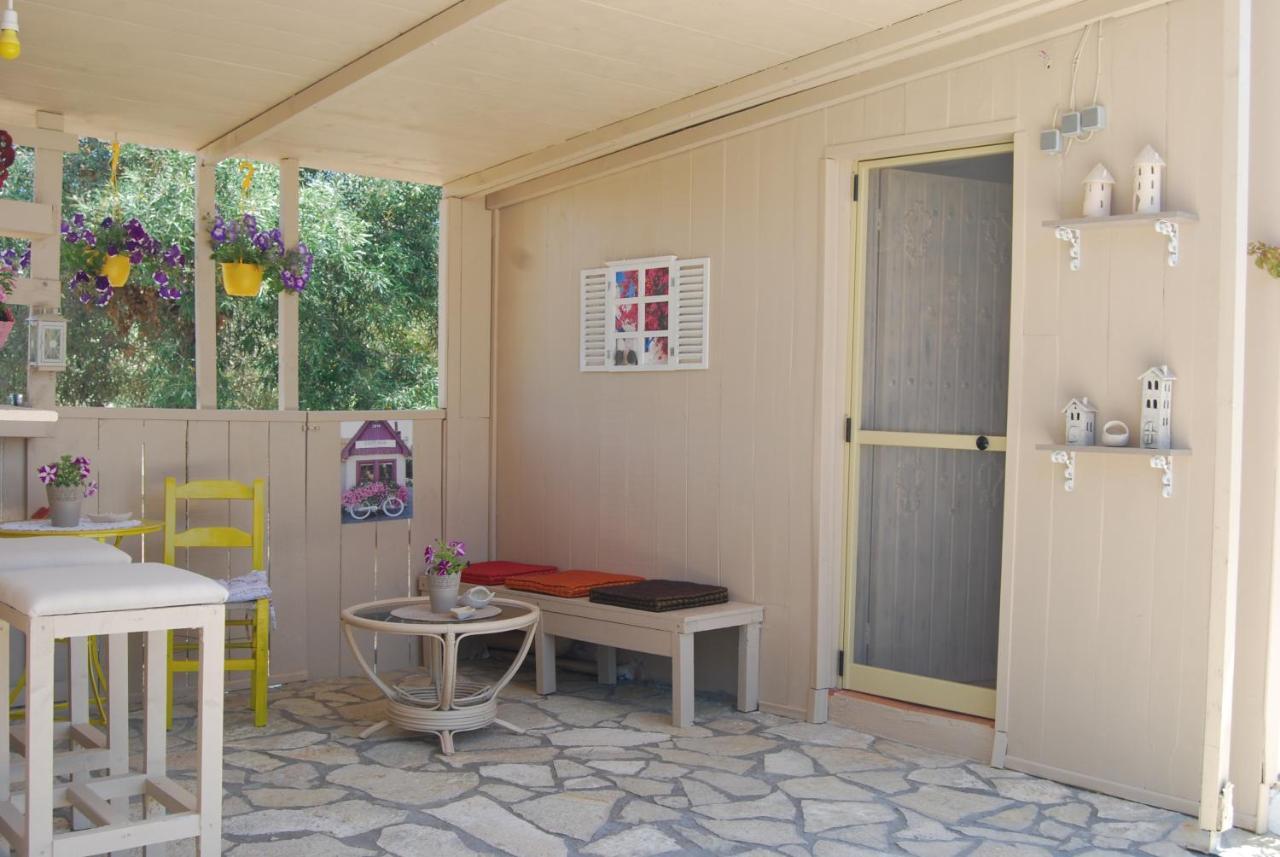 Luxury Traditional Room The Small Bookstore Kastro-Kyllini Exterior photo