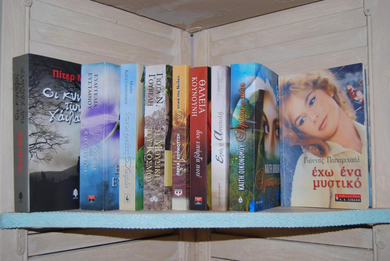 Luxury Traditional Room The Small Bookstore Kastro-Kyllini Exterior photo