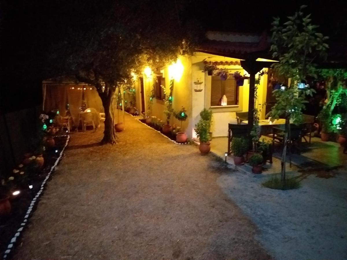 Luxury Traditional Room The Small Bookstore Kastro-Kyllini Exterior photo